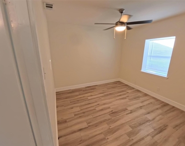 617 E Tyler Street - Photo Thumbnail 21