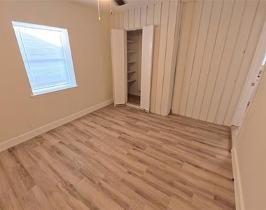 617 E Tyler Street - Photo Thumbnail 18