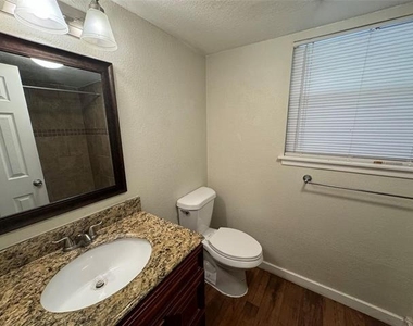 2721 Hurstview Drive - Photo Thumbnail 6