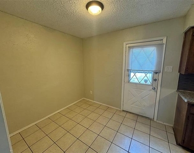 2721 Hurstview Drive - Photo Thumbnail 5