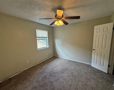 2721 Hurstview Drive - Photo Thumbnail 12