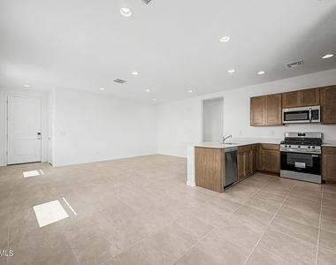 18732 W Maplewood Drive - Photo Thumbnail 7