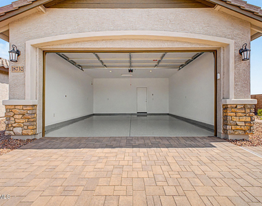 18732 W Maplewood Drive - Photo Thumbnail 23