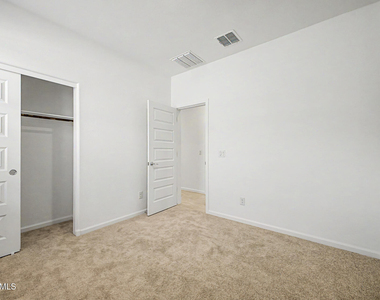 18732 W Maplewood Drive - Photo Thumbnail 20