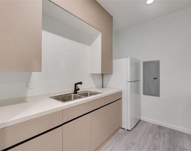4225 Bernice Street - Photo Thumbnail 8
