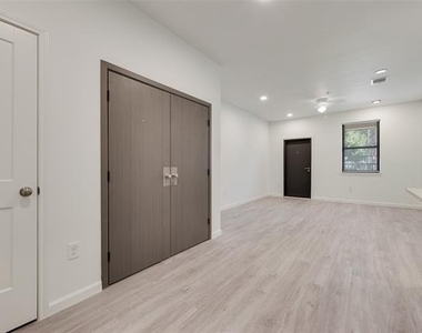 4225 Bernice Street - Photo Thumbnail 7