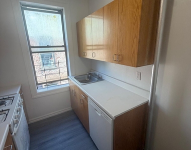 W 204th Street / Vermilyea Avenue - Photo Thumbnail 1