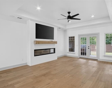 205 E 3rd Street - Photo Thumbnail 4