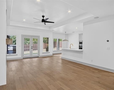 205 E 3rd Street - Photo Thumbnail 3