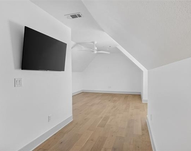 205 E 3rd Street - Photo Thumbnail 24