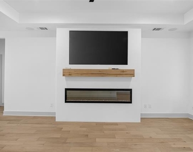 205 E 3rd Street - Photo Thumbnail 5
