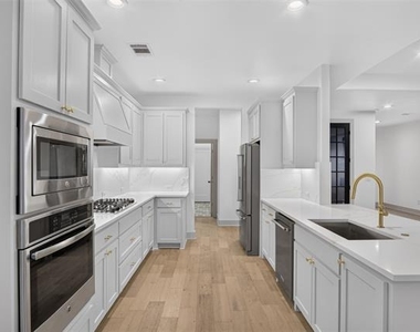 205 E 3rd Street - Photo Thumbnail 9