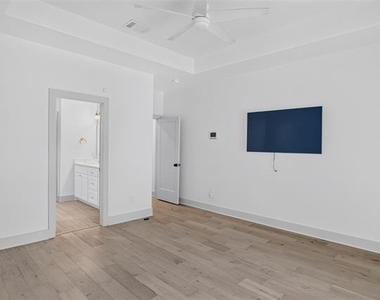 205 E 3rd Street - Photo Thumbnail 14