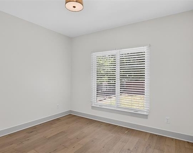 205 E 3rd Street - Photo Thumbnail 20