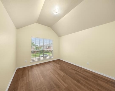 2808 Barksdale Drive - Photo Thumbnail 4