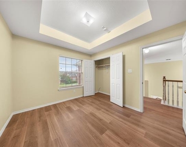 2808 Barksdale Drive - Photo Thumbnail 7