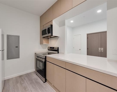 4225 Bernice Street - Photo Thumbnail 9