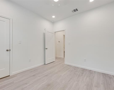 4225 Bernice Street - Photo Thumbnail 16