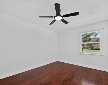 2861 Mark Twain Drive - Photo Thumbnail 3