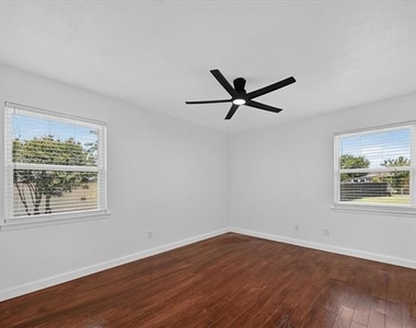 2861 Mark Twain Drive - Photo Thumbnail 5