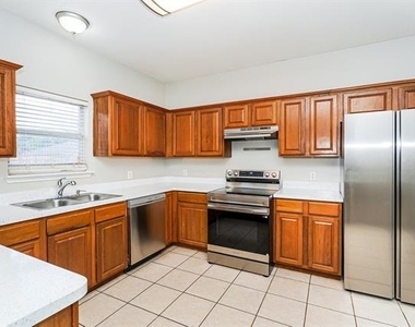 962 Heather Street - Photo Thumbnail 7