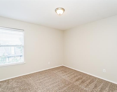962 Heather Street - Photo Thumbnail 11
