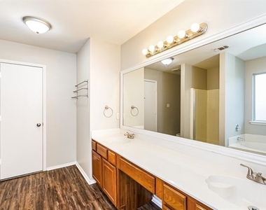 962 Heather Street - Photo Thumbnail 15