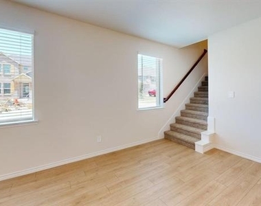 2724 Mexia Lane - Photo Thumbnail 5