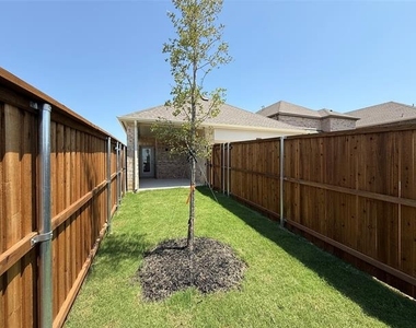 2724 Mexia Lane - Photo Thumbnail 21