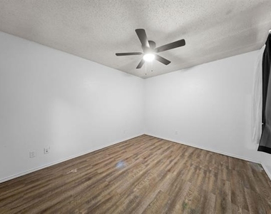5501 Stoney Glen Drive - Photo Thumbnail 17