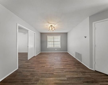 5501 Stoney Glen Drive - Photo Thumbnail 4