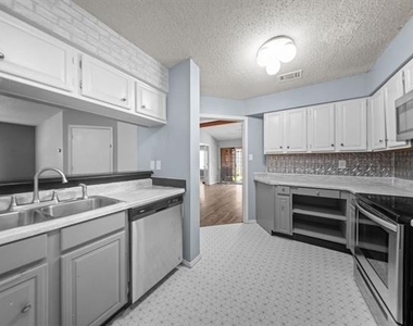 5501 Stoney Glen Drive - Photo Thumbnail 9