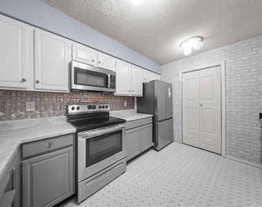5501 Stoney Glen Drive - Photo Thumbnail 2