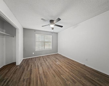 5501 Stoney Glen Drive - Photo Thumbnail 16