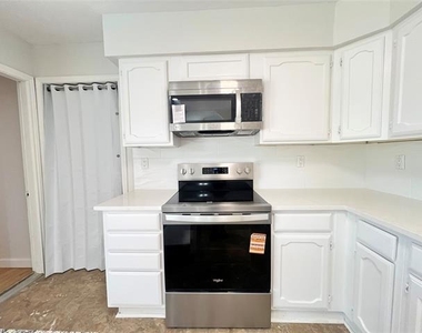 1308 Mistywood Lane - Photo Thumbnail 6