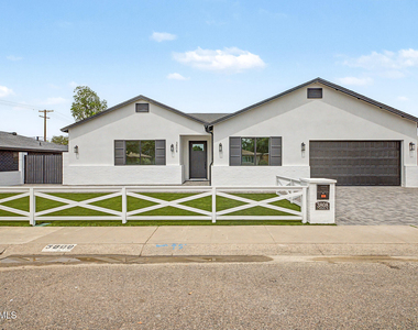 3229 E Roma Avenue - Photo Thumbnail 1