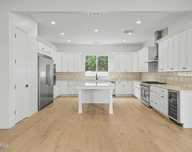 3229 E Roma Avenue - Photo Thumbnail 12