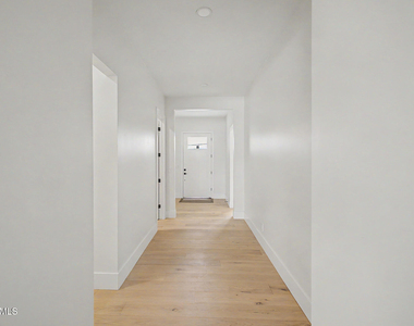 3229 E Roma Avenue - Photo Thumbnail 6
