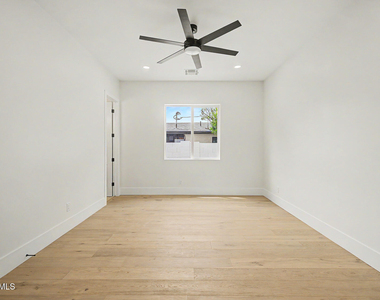 3229 E Roma Avenue - Photo Thumbnail 31