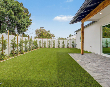 3229 E Roma Avenue - Photo Thumbnail 36