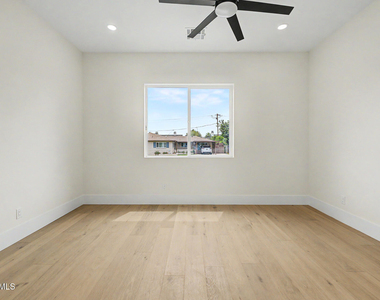 3229 E Roma Avenue - Photo Thumbnail 25