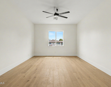 3229 E Roma Avenue - Photo Thumbnail 23
