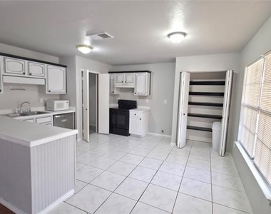 4514 Carmel Lane - Photo Thumbnail 5