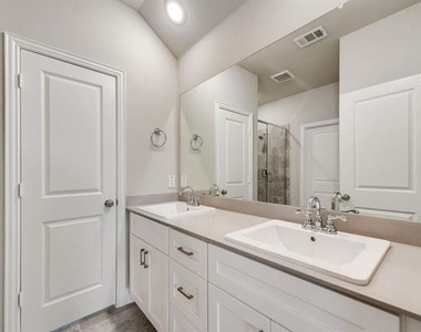 1080 Norias Drive - Photo Thumbnail 10