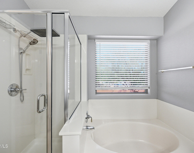 27705 N 23rd Drive - Photo Thumbnail 5