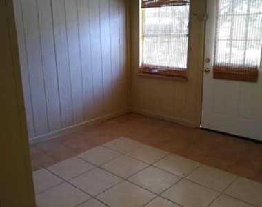 3204 Kellie Street - Photo Thumbnail 7