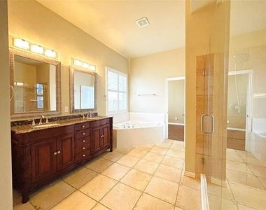 40 Emerald Pond Drive - Photo Thumbnail 15