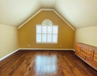 40 Emerald Pond Drive - Photo Thumbnail 19
