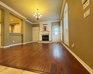 40 Emerald Pond Drive - Photo Thumbnail 2