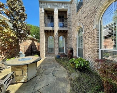 40 Emerald Pond Drive - Photo Thumbnail 1